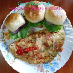 A picture of Vegetable cheese omelette 🍞🥚🍅🫑🥔🧅🌶️.
