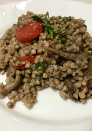 Foto de Trigo sarraceno com cogumelos pleurotus (vegan)