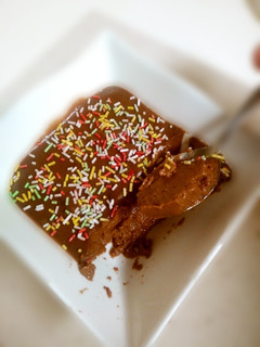 Una foto de Mousse de plátano y chocolate 🍌🍫