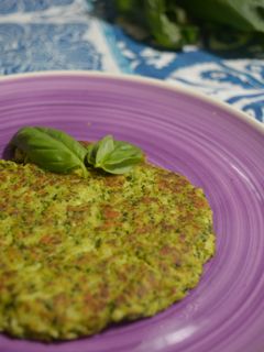 Una foto de Tortitas de brócoli al pesto