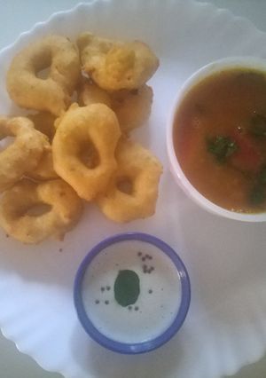 वडा सांबार (vada sambhar recipe in marathi) रेसिपी चे मुख्य फोटो 