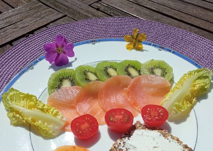 Salade fraîcheur saumon kiwi