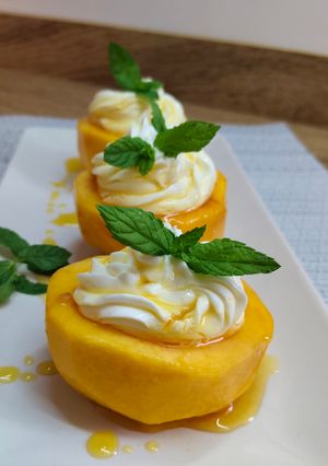 Foto principal de Melocotones rellenos con crema de queso y caramelo