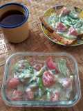 Salad tomat dengan yogurt mayones dressing