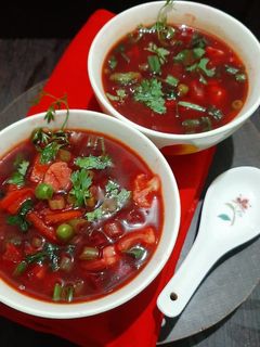শীতকালীন সবজি স্যুপ (Shitkalin sabji soup recipe in Bengali) রেসিপির প্রধান ছবি
