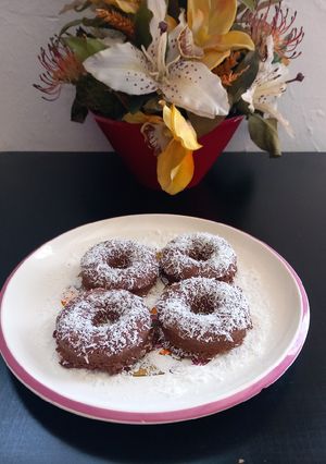 Una foto de Donuts esponjosos de manzana🍏 rápidos y muy fáciles de hacer