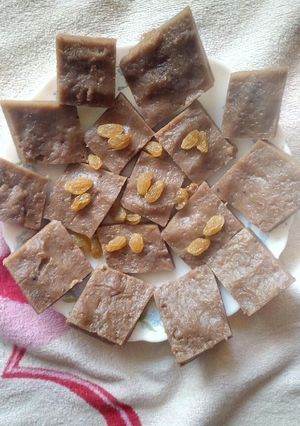 A picture of Singhade ke atta ka halwa.