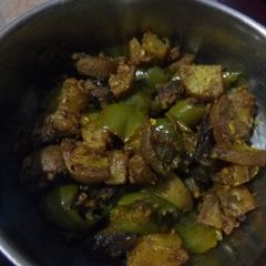 A picture of Shimla mirch aloo sabzi.