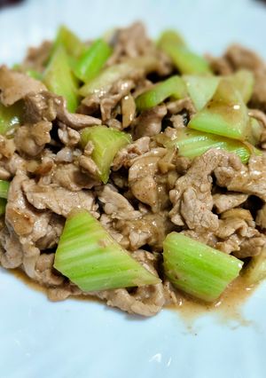 My貝里斯辣醬料理2_西芹辣肉 的食譜成品照片