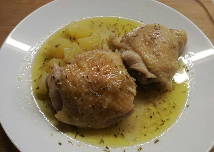 Sovracosce di pollo al forno con patate e rosmarino