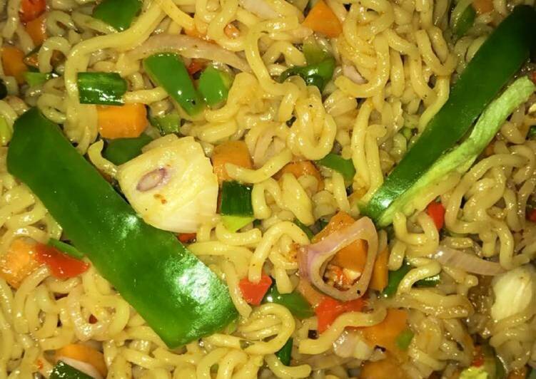 Stir fried noodles with veggies and garlic