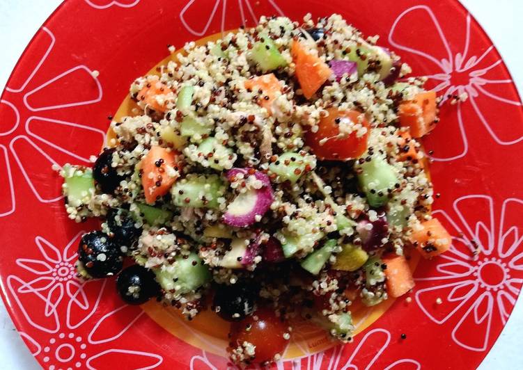 Ensalada de quinoa y aguacate escondido