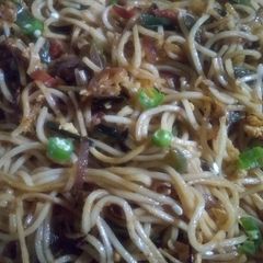 A picture of Mix vegetable and egg chowmin.