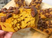 A picture of choco chips mini cake
