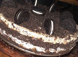 Una foto de Torta helada de oreo✨