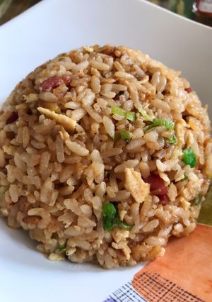 Une photo de Riz frit à la japonaise « chahan 炒 飯/ yakimeshi »