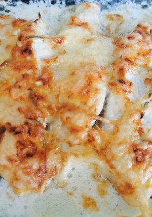Egyszerű tejfölös-sajtos csirke recept fotója