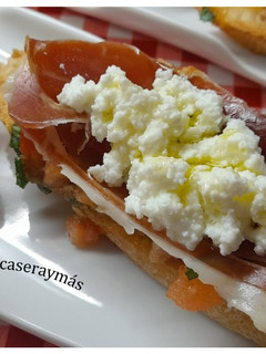 Una foto de Bruschetta de jamón