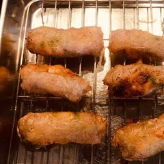 A picture of Crispy prawn rice paper spring roll - Japanese.