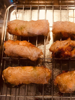 A picture of Crispy prawn rice paper spring roll - Japanese.