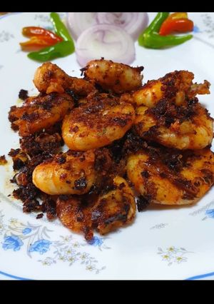 মাখন রসুন চিংড়ি ভাজি (Makhon rosun chingri bhaji recipe in Bengali) রেসিপির প্রধান ছবি