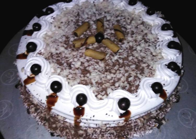 Recipe of Super Quick Homemade Black forest cake (iftar dessert)
