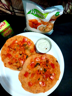 रेड सूजी उत्तपम (Red suji uttapam recipe in Hindi) रेसिपी मुख्य फोटो