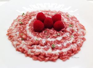 Foto di Risotto con salsa di lamponi e fonduta di gorgonzola