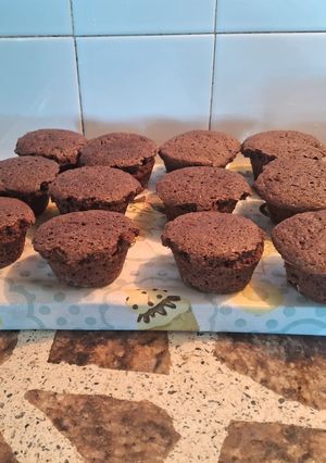 Una foto de Muffins de chocolate rellenos con dulce de leche