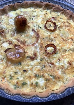 Une photo de Tarte 🥮🍂à l’oignon 🧅🍴gratiné 🍽