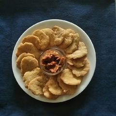 A picture of Sadabahar mathri(सदाबहार मठरी).
