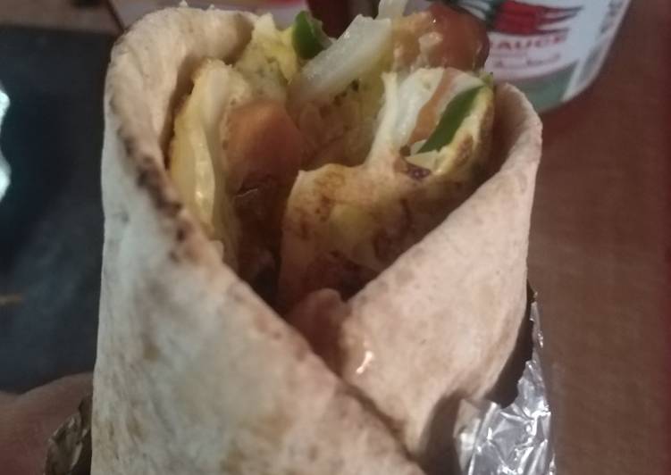 ساندويتش بيض بالسلطه