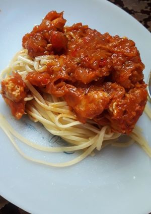 Una foto de Salsa de pollo, con fideos