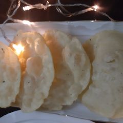 Hi-tea snacks (puri) A picture of Hi-tea snacks (puri).
