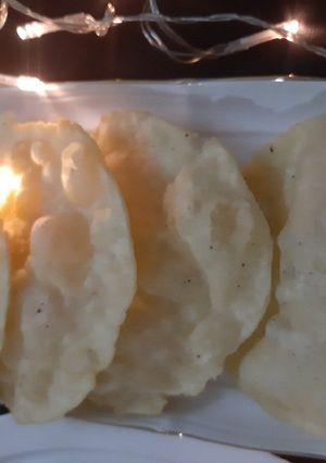 A picture of Hi-tea snacks (puri).
