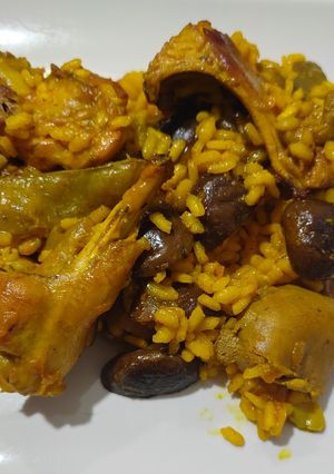 Una foto de Arroz con conejo y setas