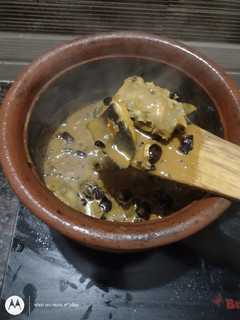 மண் சட்டியில் வைத்த திருக்கை மீன் குழம்பு (Thirukkai meen kulambu recipe in tamil) செய்முறை முக்கிய புகைப்படம்
