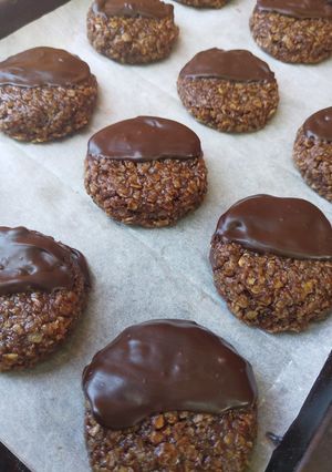 A picture of Double choc fudge oat no-bake cookies.