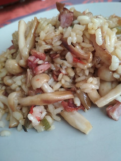 Una foto de Arroz con setas