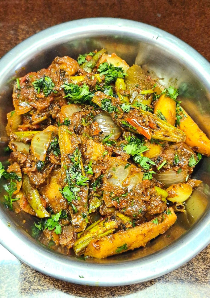 परवल दो प्याजा की सब्जी रेसिपी मुख्य फोटो