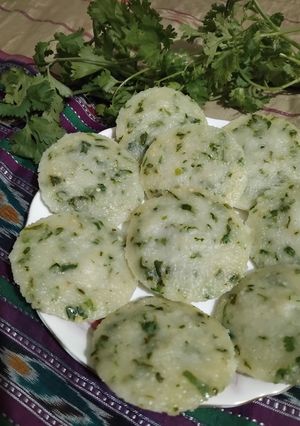 A picture of Coriander flavoured steamed cakes.