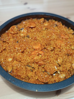 Una foto de Arroz con mix de mariscos