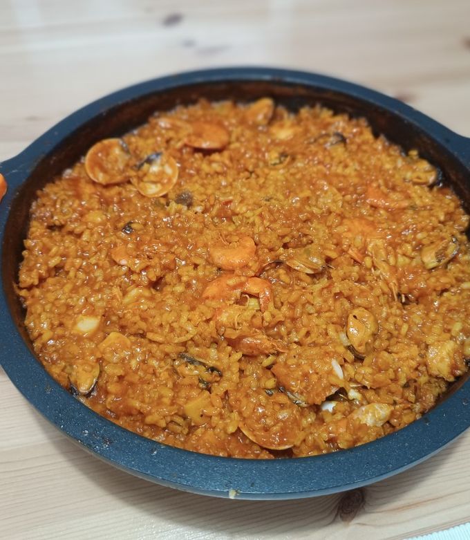 Una foto de Arroz con mix de mariscos