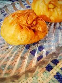 A picture of Creamy Chicken kachori.