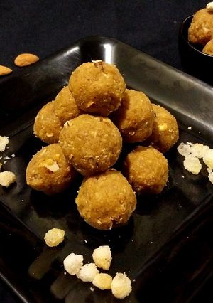 ગુંદર ના લાડુ (Gundar Ladoo Recipe In Gujarati) રેસીપી મુખ્ય ફોટો