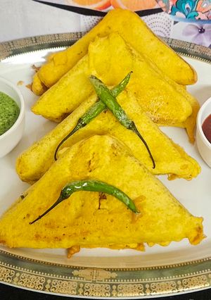 A picture of Bread Pakoda.