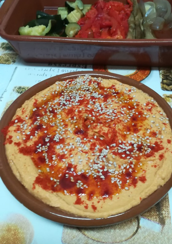 Una foto de Hummus con pimientos del piquillo