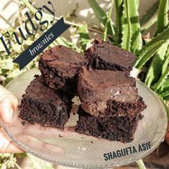 A picture of Crispy Flaky Fudge Brownies.