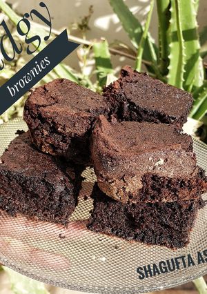 A picture of Crispy Flaky Fudge Brownies.