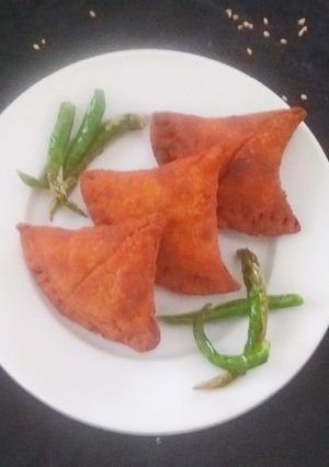 A picture of Rajgira Kuttu Samosas.